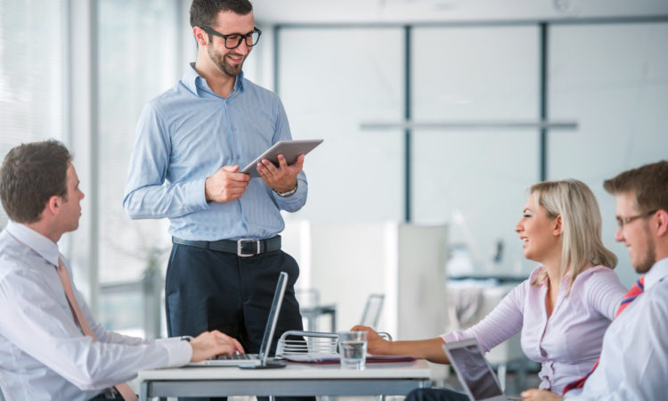 kako se povezati s kupcem na neverbalan način